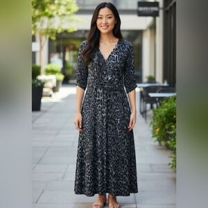 Liz Lange Completely Me Lovely Maxi Dress V Neck Soft Flowing Fabric For Fall PL